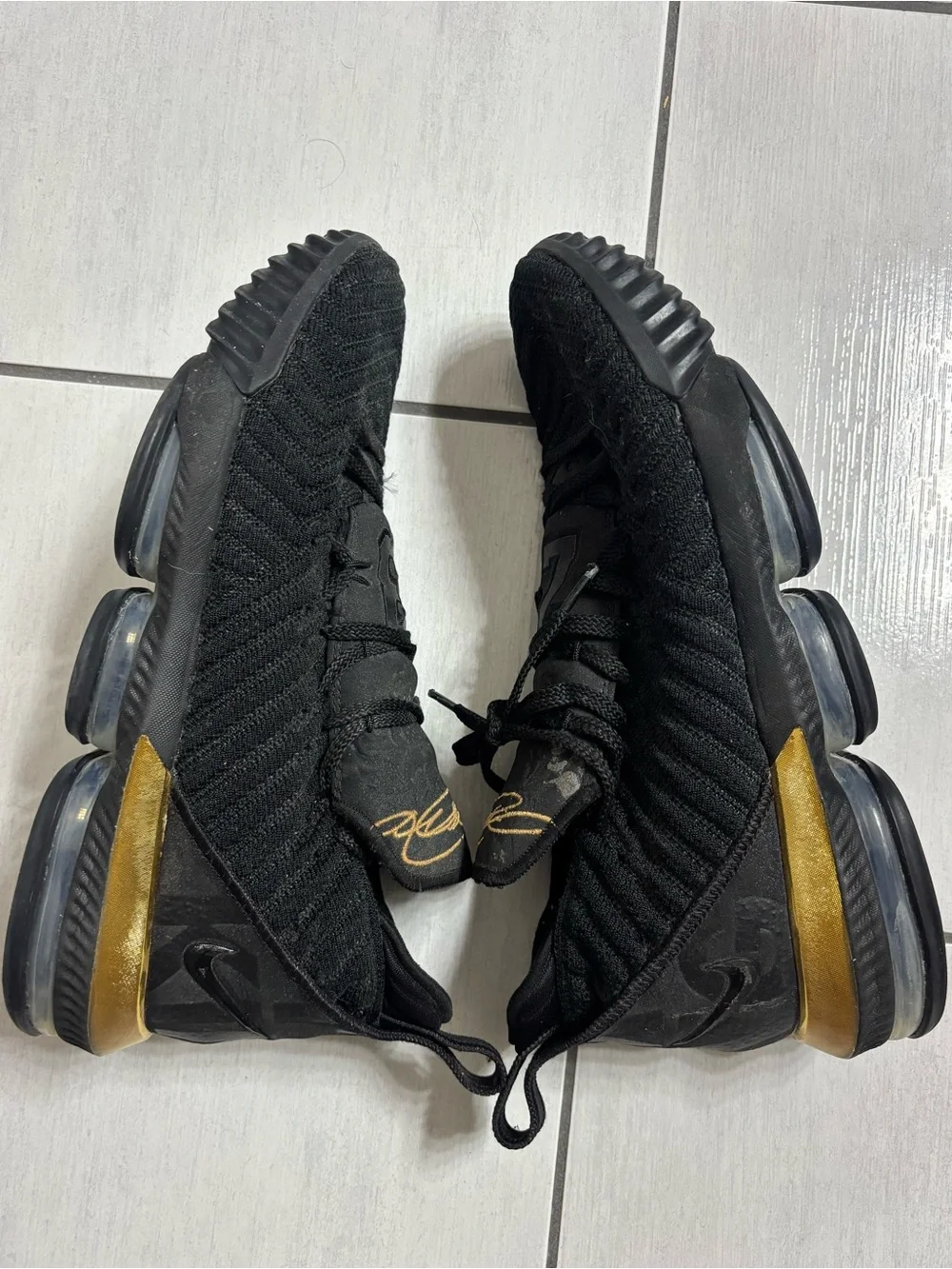 Nike LeBron 16 “I’m King”
